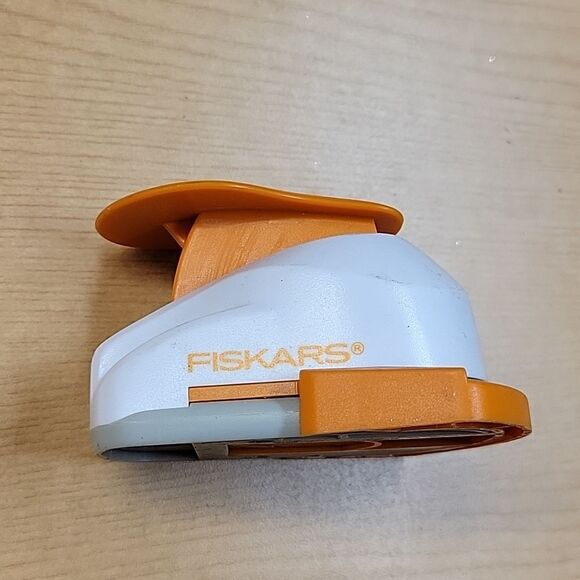 Fiskers Crafting Decorative Hole Punchers Stampin Up Die Cut - Picture 14 of 15